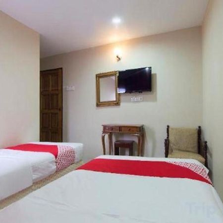 Oyo 44100 Hotel Casavilla Petaling Jaya Exteriör bild