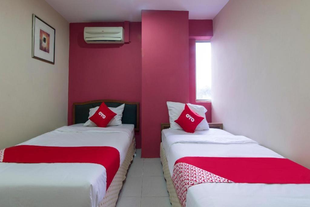 Oyo 44100 Hotel Casavilla Petaling Jaya Exteriör bild