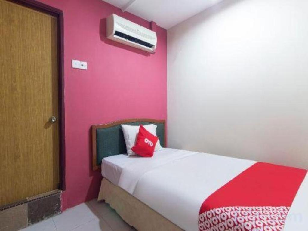 Oyo 44100 Hotel Casavilla Petaling Jaya Exteriör bild