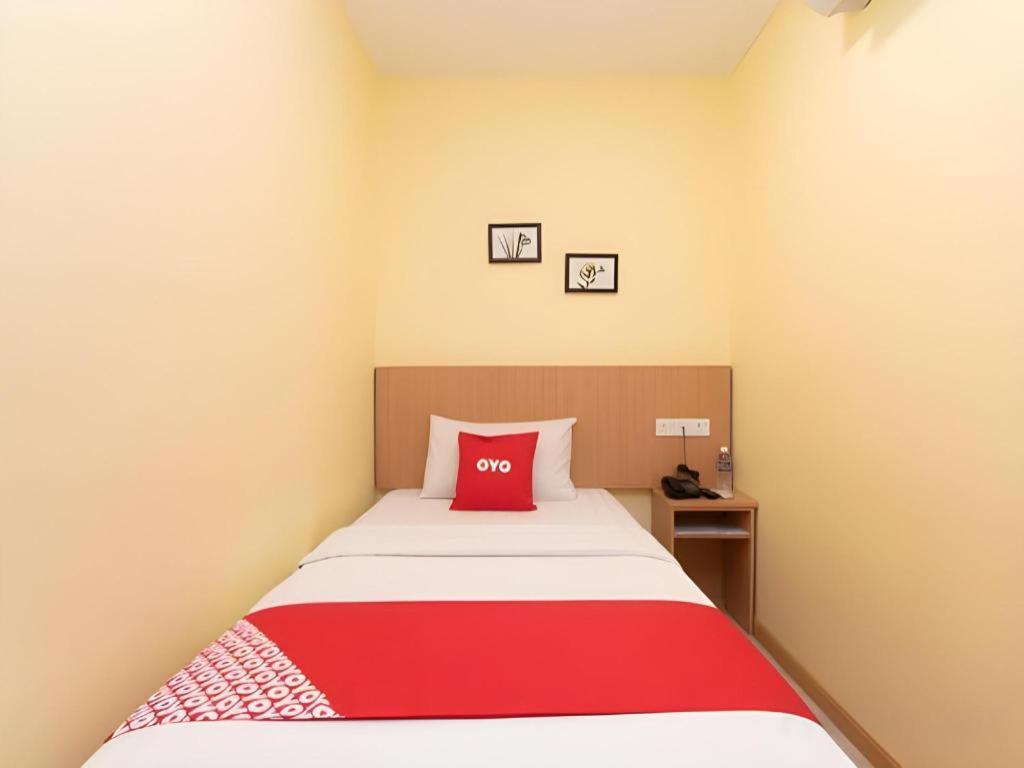 Oyo 44100 Hotel Casavilla Petaling Jaya Exteriör bild