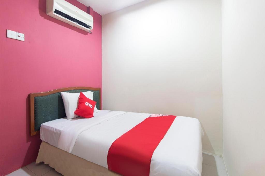 Oyo 44100 Hotel Casavilla Petaling Jaya Exteriör bild