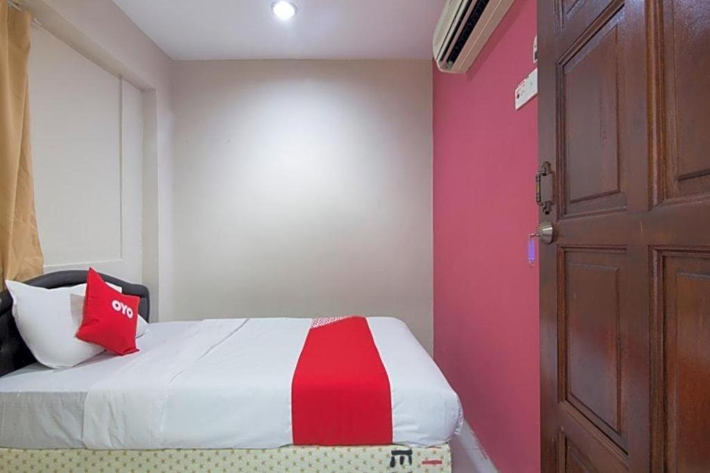 Oyo 44100 Hotel Casavilla Petaling Jaya Exteriör bild