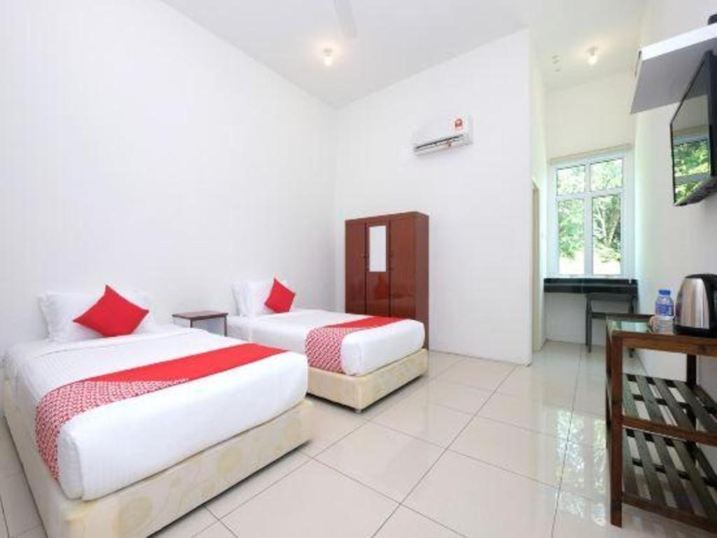 Oyo 44100 Hotel Casavilla Petaling Jaya Exteriör bild