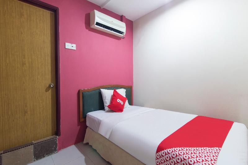 Oyo 44100 Hotel Casavilla Petaling Jaya Exteriör bild